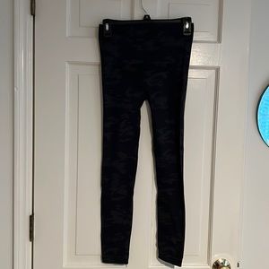 Spank sz M Camo leggings NWOT